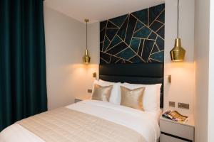 West End Lane II - Worth The Stay