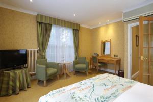 West Lodge Park - Activities and Nearby Attractions