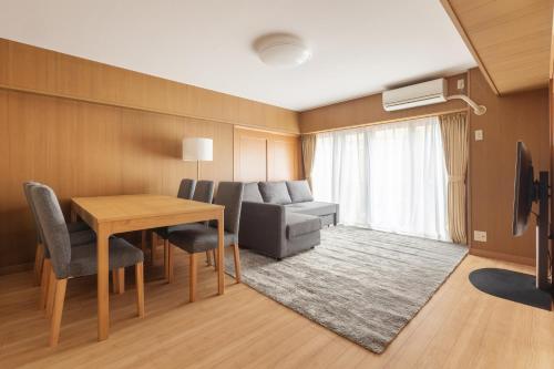 A Marvelous Blend of Tradition and Modernity, Independent 1st-floor Suite, Accommodates Up to 10 Guests! - Property Overview