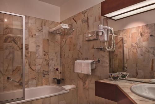 Abaca Messidor by Happyculture - Points About Your Stay