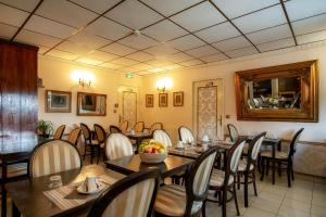 Aerotel Versailles Saint Cyr - The Stop of Silence - Points About Your Stay