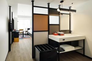 Aloft Osaka Dojima - Exquisite Room Features