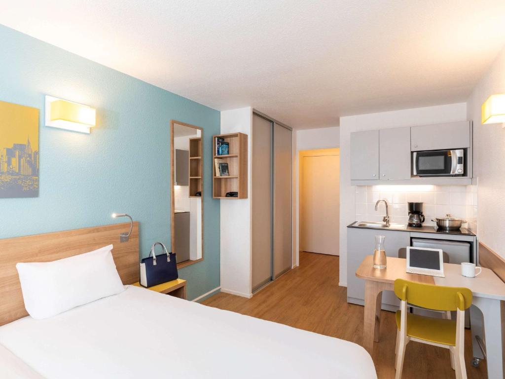 Aparthotel Adagio Access La Défense - Place Charras - Points About Your Stay