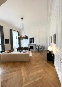 Apartment Charles Le Brun, Facing the Château De Versailles, With Private Parking - Points About Your Stay