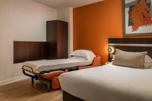 Arc De Triomphe - Points About Your Stay