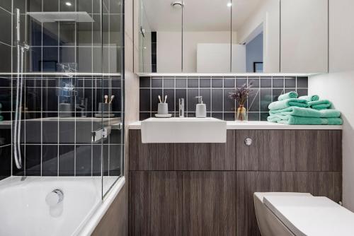 Camden Lock by Condokeeper - Good To Know