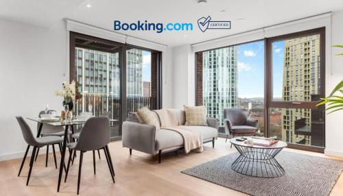 Central London New 2 Bedroom Flat Riverview Balcony - Good To Know