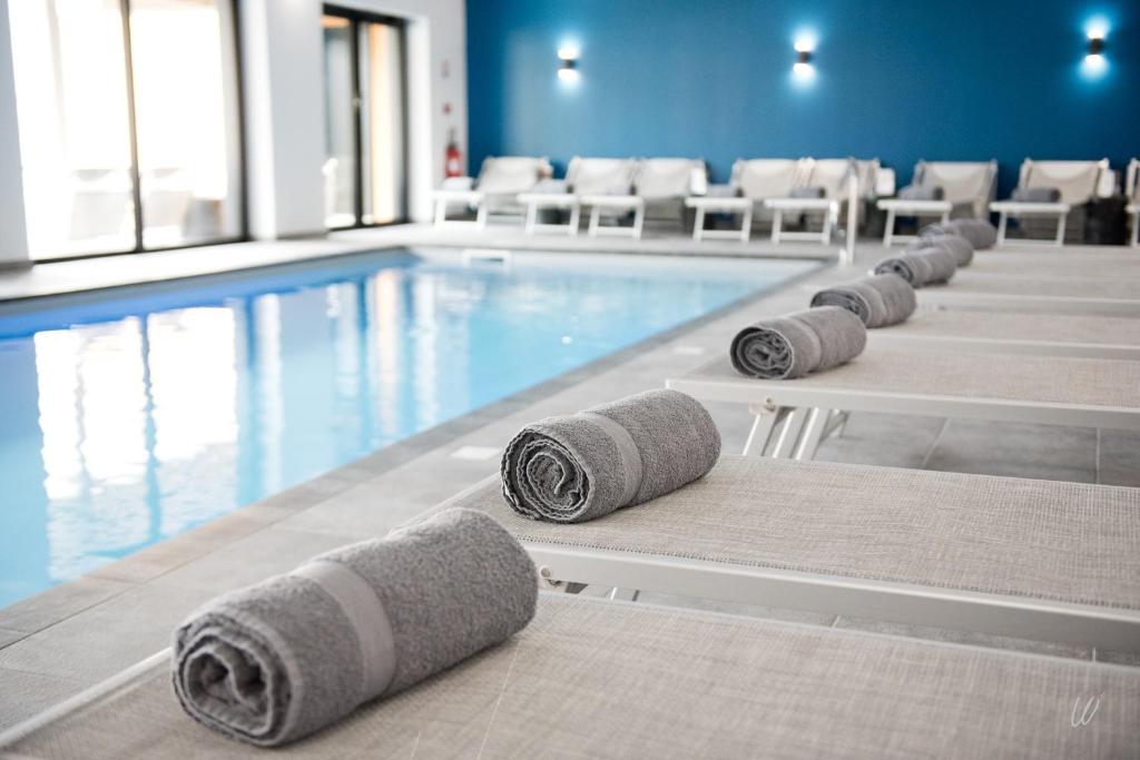 Champagne Arms - Points About Your Stay