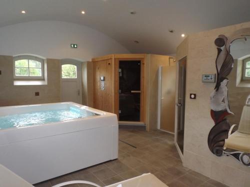 Château Des Monthairons Hotel Restaurant Gastromaison Private Spa - Points About Your Stay