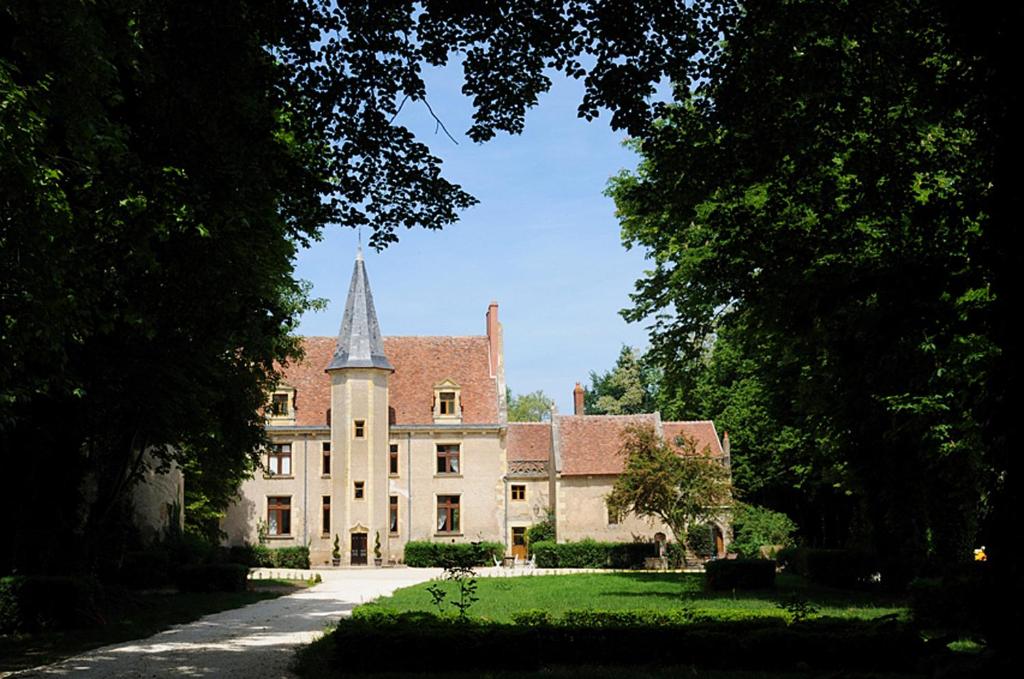 Château - Hotel Le Sallay - Points About Your Stay