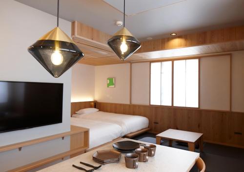 COCOSHUKU AKASAKA Premium - Good To Know