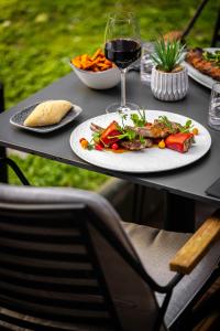 Courtyard by Marriott Paris Porte De Versailles - Points About Your Stay