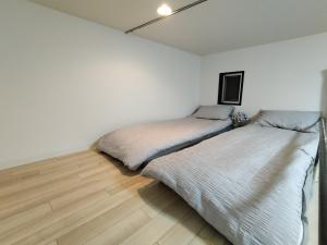 D12 Shinjuku Center 2 Rooms - New Spacious Apartment, 5 Mins to Station, Max 4 People, Newly Renovated in Shinjuku, Bathing Tub, Outdoor Balcony, Wooden Flooring, Original Interior - Inside the Apartment