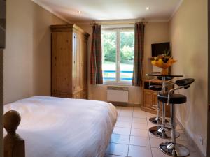 Ducs De Chevreuse Residence Hotel With Accommodation, Meals & Breakfast, Seminar, Office & Parking - Points About Your Stay