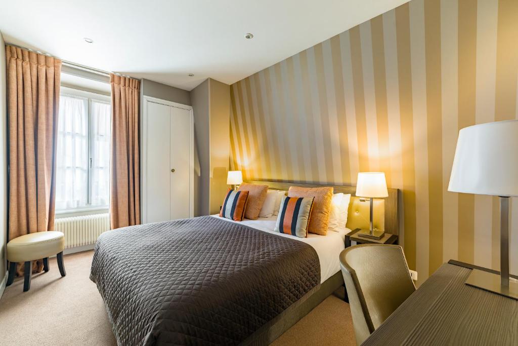 Eiffel Kennedy - Points About Your Stay