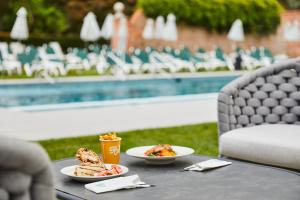Foxhills Club & Resort - Good To Know