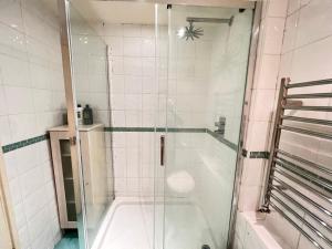 Great River Thames View Entire Apartment in The Most Central London - Good To Know