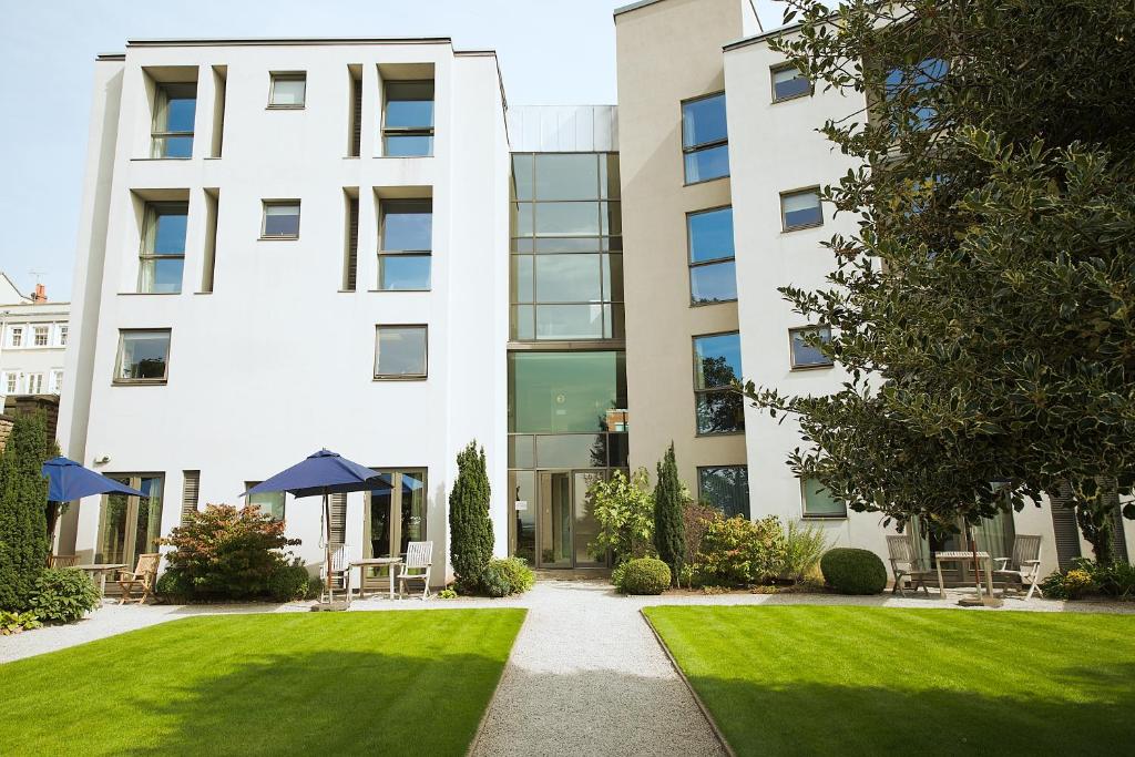 Harts Hotel Review