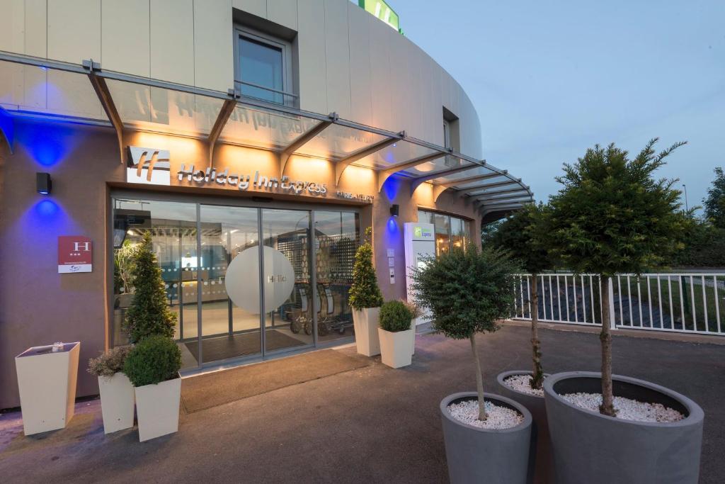 Holiday Inn Express Paris - Velizy, an IHG Hotel - Points About Your Stay