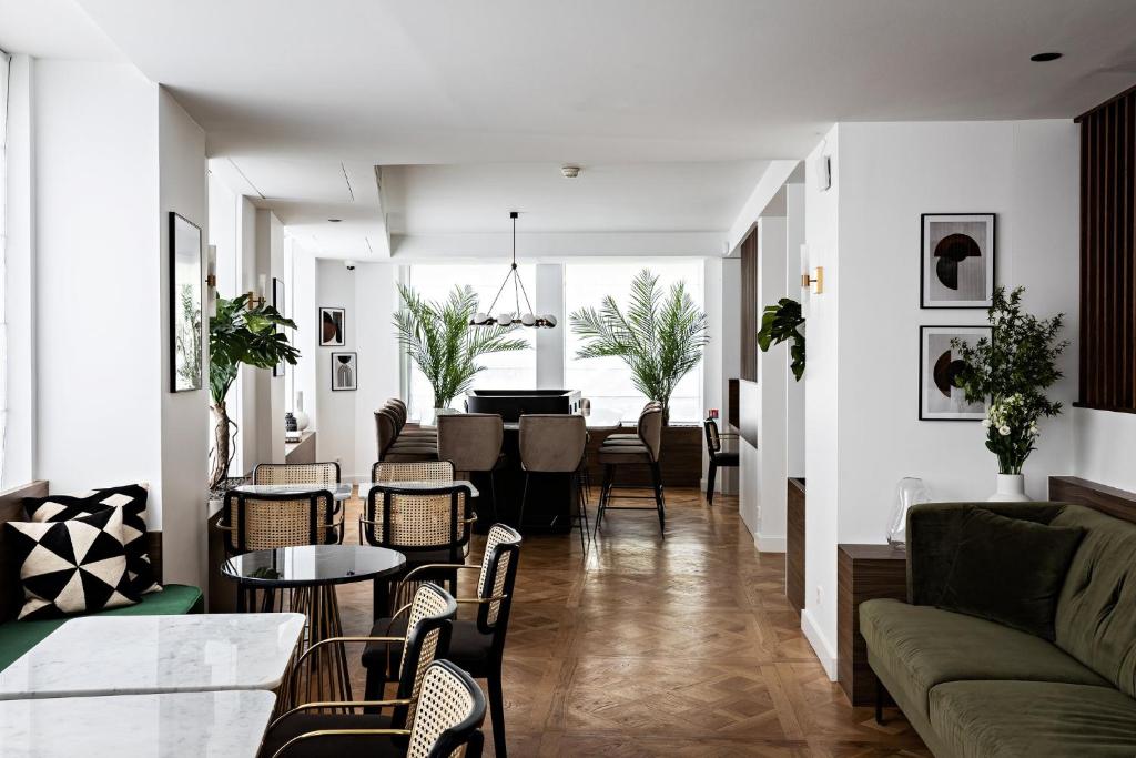 Holiday Inn Paris Palais De L'élysée, an IHG Hotel - Points About Your Stay