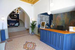 Hostellerie Du Château Des Fines Roches - Points About Your Stay