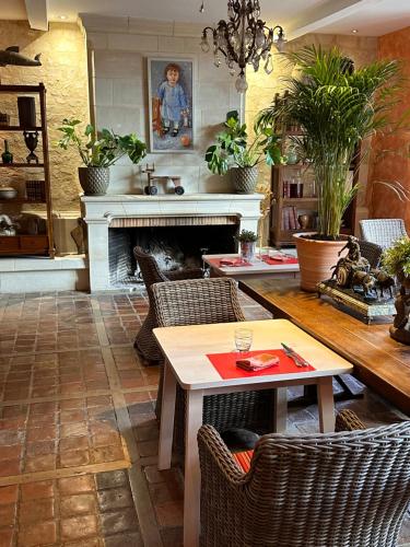 Hostellerie Les Hauts De Sainte Maure - Points About Your Stay