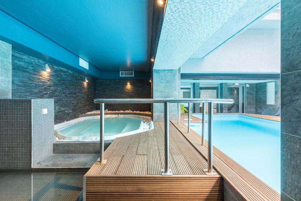 Hotel Brise De Mer - Indoor & Outdoor Swimming Pool - Points About Your Stay