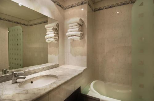 Hotel Claude Bernard Saint-Germain - Points About Your Stay