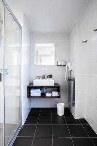 Hotel De Flore - Montmartre - Points About Your Stay
