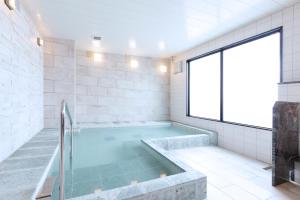 HOTEL HILLARYS Shinsaibashi - Impressive Facilities and Amenities
