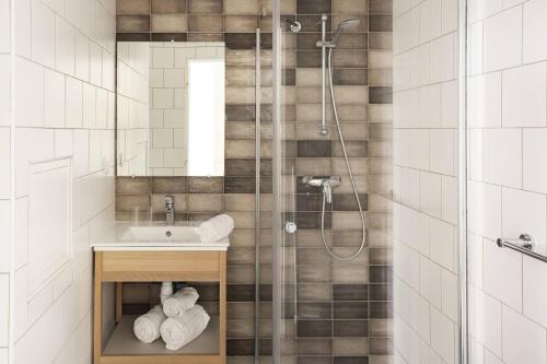 Hotel Izzy - Points About Your Stay