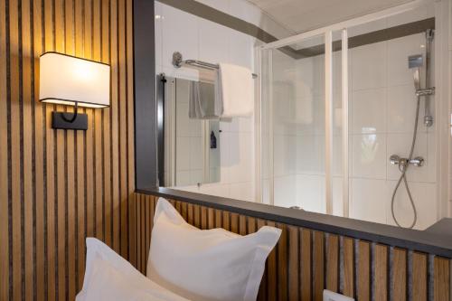 Hotel Korner Montparnasse - Amenities and Services