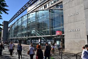 Hotel Le Clos D'Alesia - Location and Accessibility