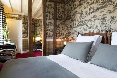 Hotel Le Relais Saint-Germain - Unique Amenities Offered