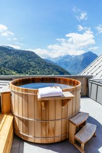 Hotel Le V De Vaujany - Hotel Overview and Location