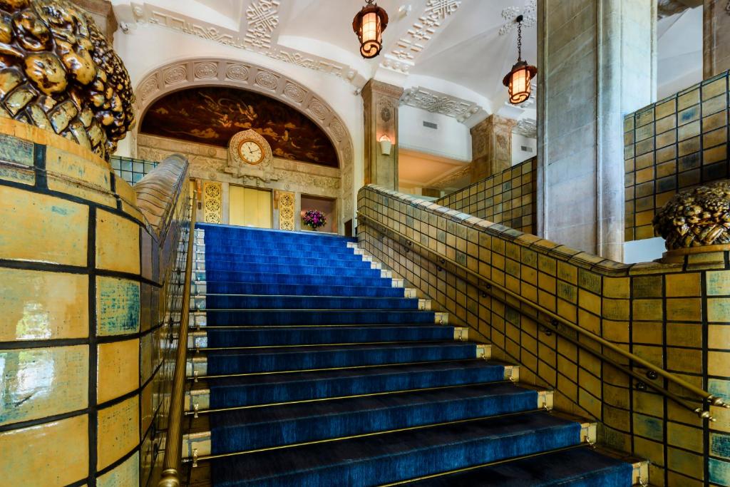 Hotel New Grand Review
