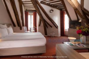 Hotel of the 3 Colleges - Points About Your Stay