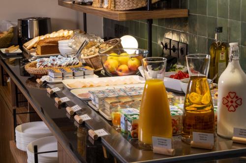 Hotel of the Aqueduct - Hotel Location and Accessibility