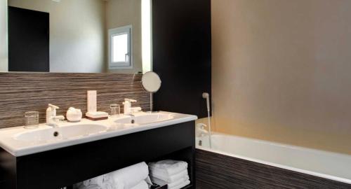 Hotel-restaurant Le Sénéchal - Points About Your Stay