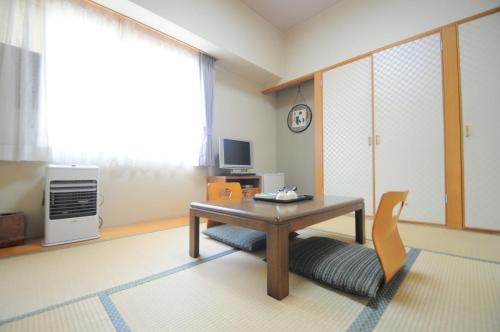 Hotel Saharin - Location and Accessibility