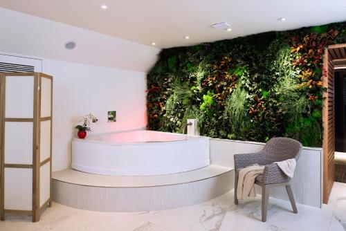 Hotel Saint-Petersburg Opera & Spa - Points About Your Stay