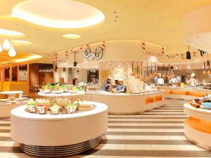Hotel Universal Port Vita - Hotel Amenities and Services