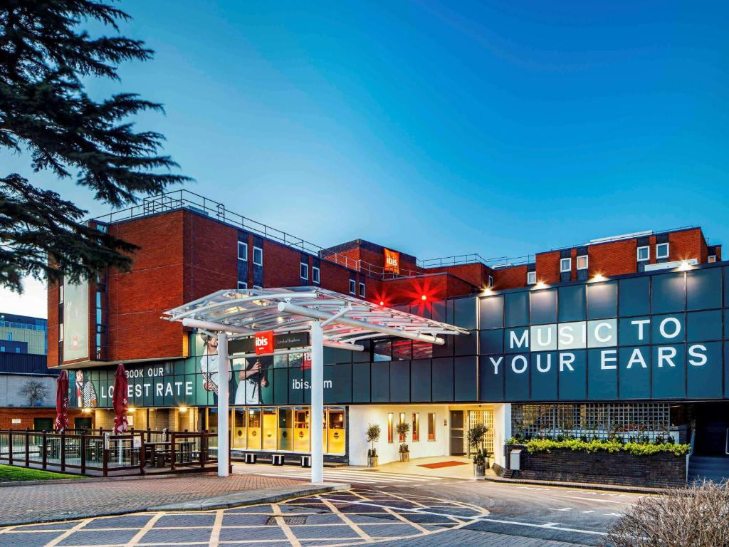 Ibis London Heathrow Airport Review