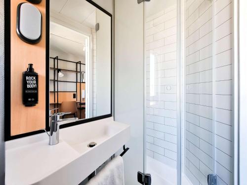 Ibis Paris Tour Eiffel Cambronne 15th - Points About Your Stay