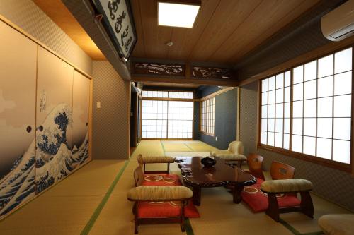 Inn Moon and River - Good To Know