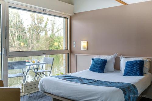 Island of Saussay Hotel - Points About Your Stay