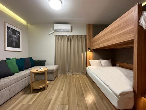 Joy Inn - New Jinyao Hotel - Spacious Accommodations