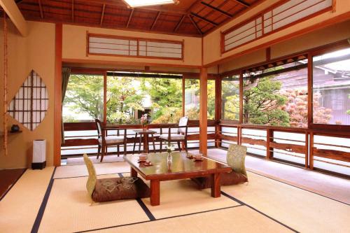 Kaminaka Ryokan - Accommodations and Amenities