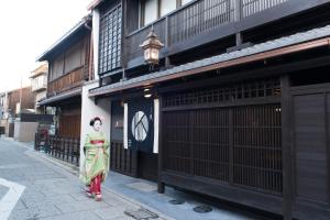 Kamishichiken Oku - Overview and Location