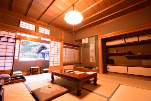 Koyasan Shukubo Ryusenin - Koyasan Mountain Lodging - Good To Know
